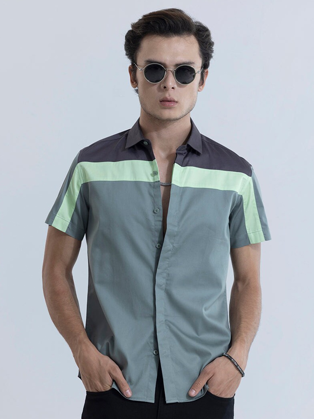 

Snitch Green Classic Slim Fit Colourblocked Cotton Casual Shirt
