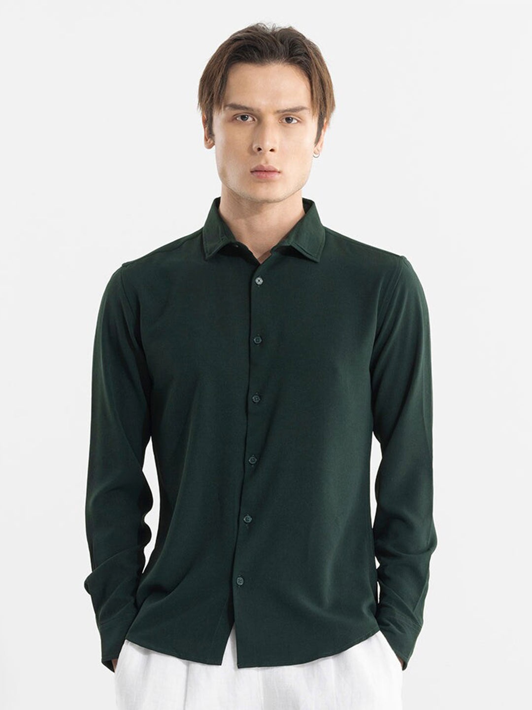 

Snitch Green Classic Slim Fit Opaque Casual Shirt