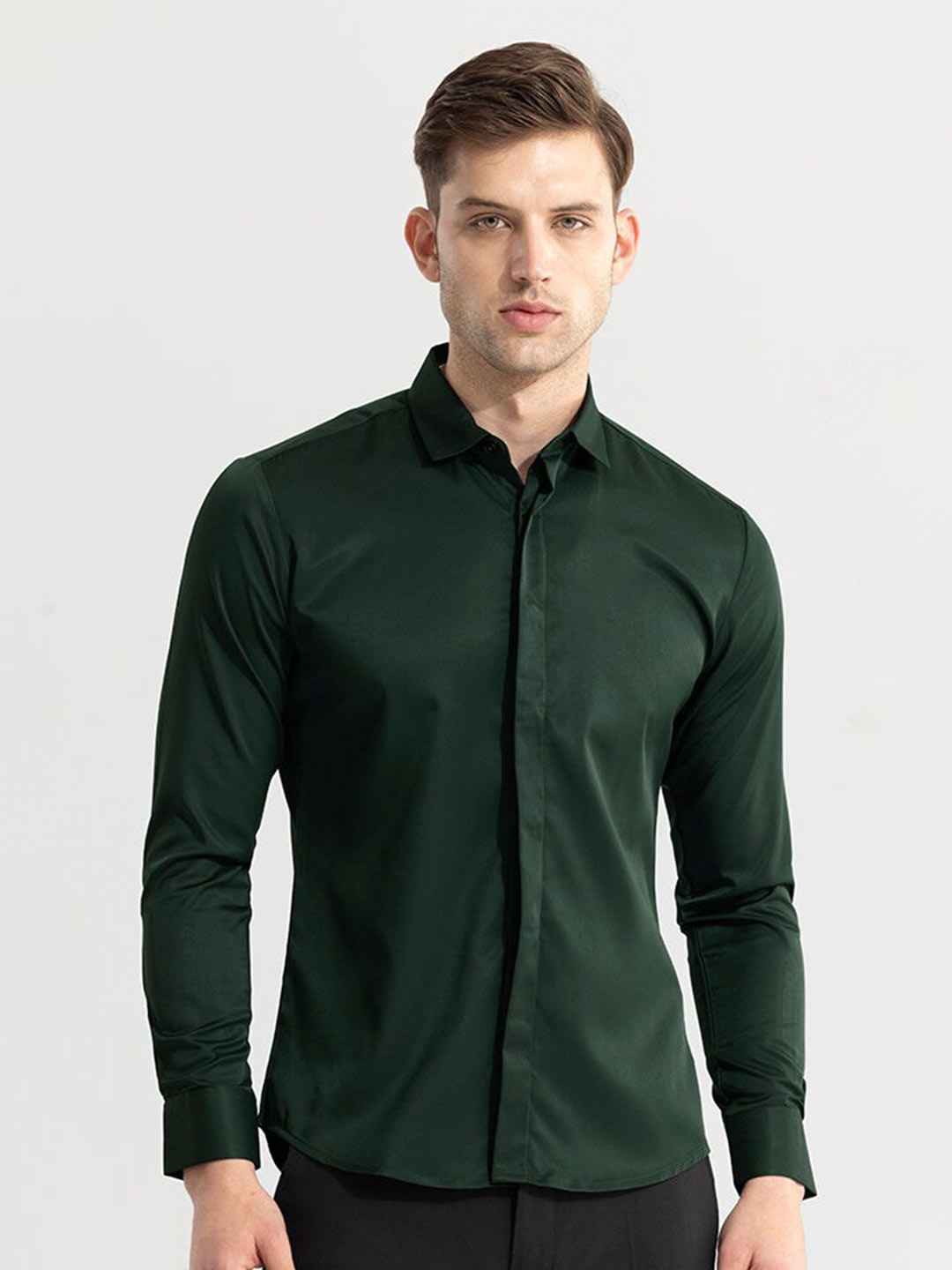 

Snitch Green Classic Slim Fit Opaque Casual Shirt