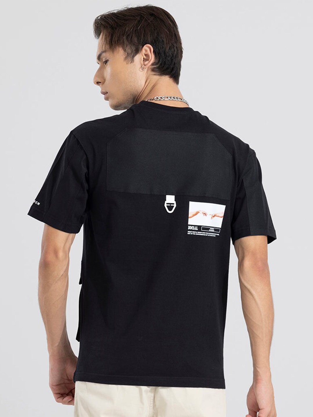 

Snitch Round Neck Short Sleeves Cotton Relaxed Fit T-shirt, Black