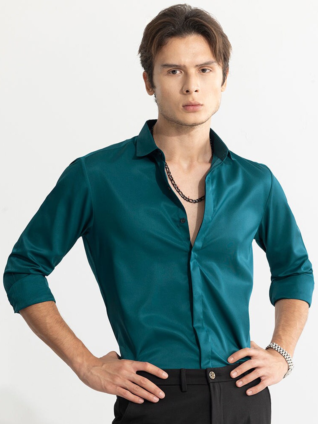 

Snitch Classic Spread Collar Slim Fit Casual Shirt, Green