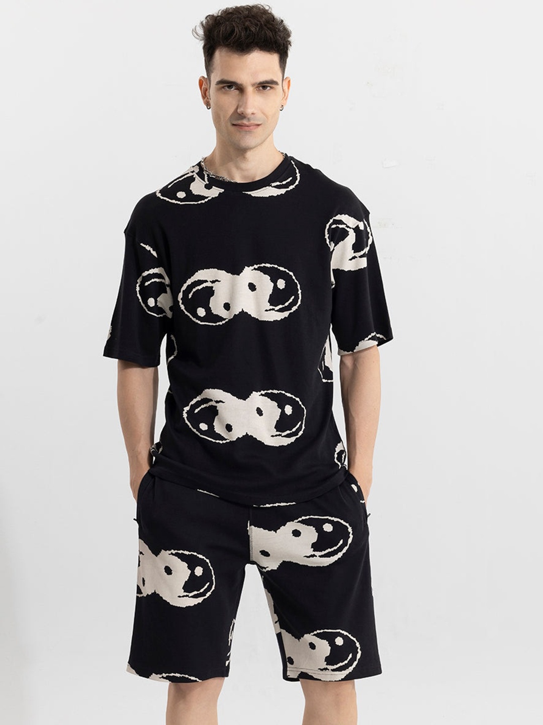 

Snitch Black Printed T-shirt With Shorts