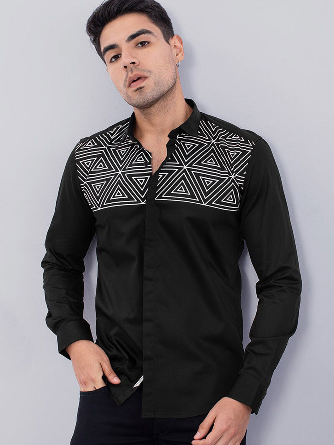 

Snitch Black Classic Slim Fit Geometric Printed Cotton Casual Shirt