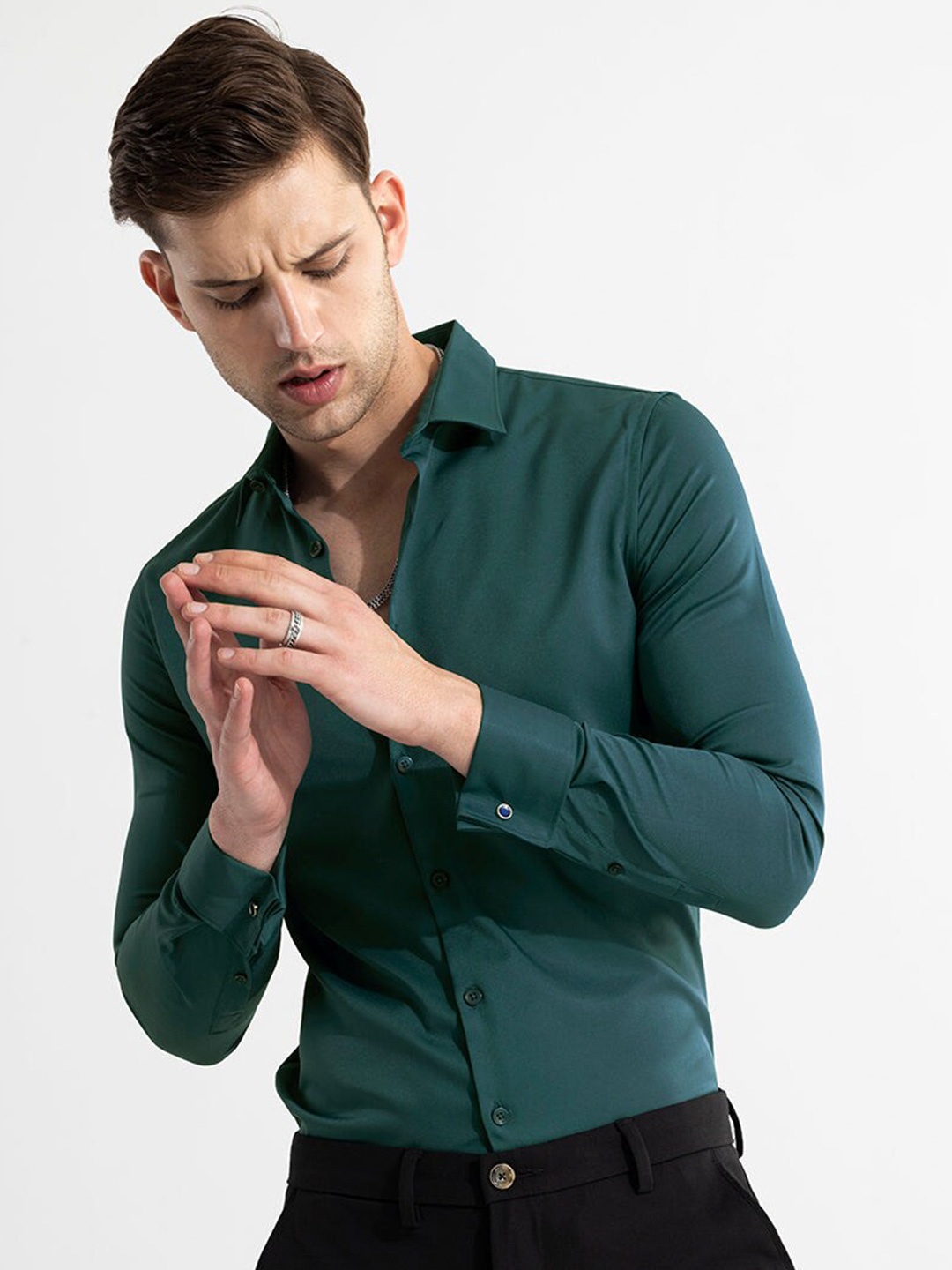 

Snitch Green Classic Slim Fit Opaque Casual Shirt