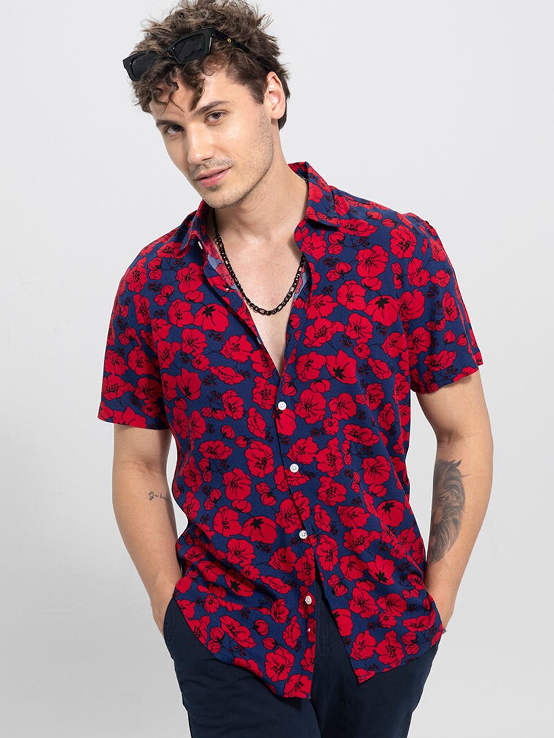 

Snitch Navy Blue Classic Slim Fit Floral Printed Casual Shirt