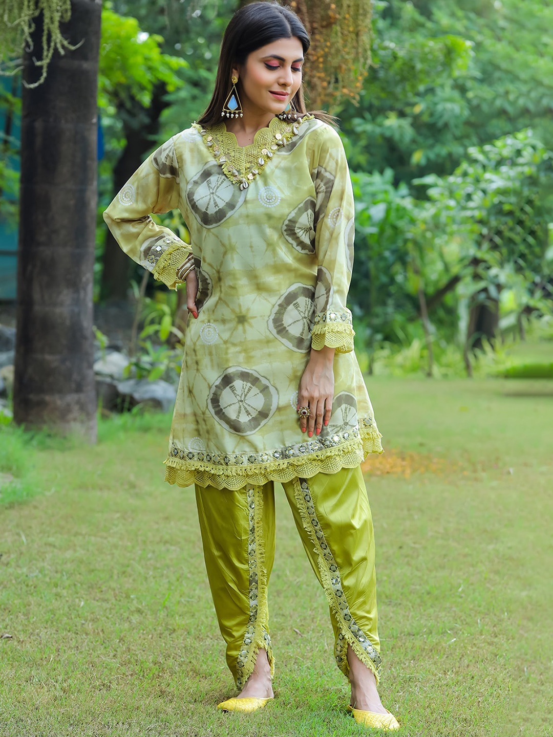 

Kiana Geometric Dyed Gotta Patti A-Line Kurta with Dhoti Pants, Green