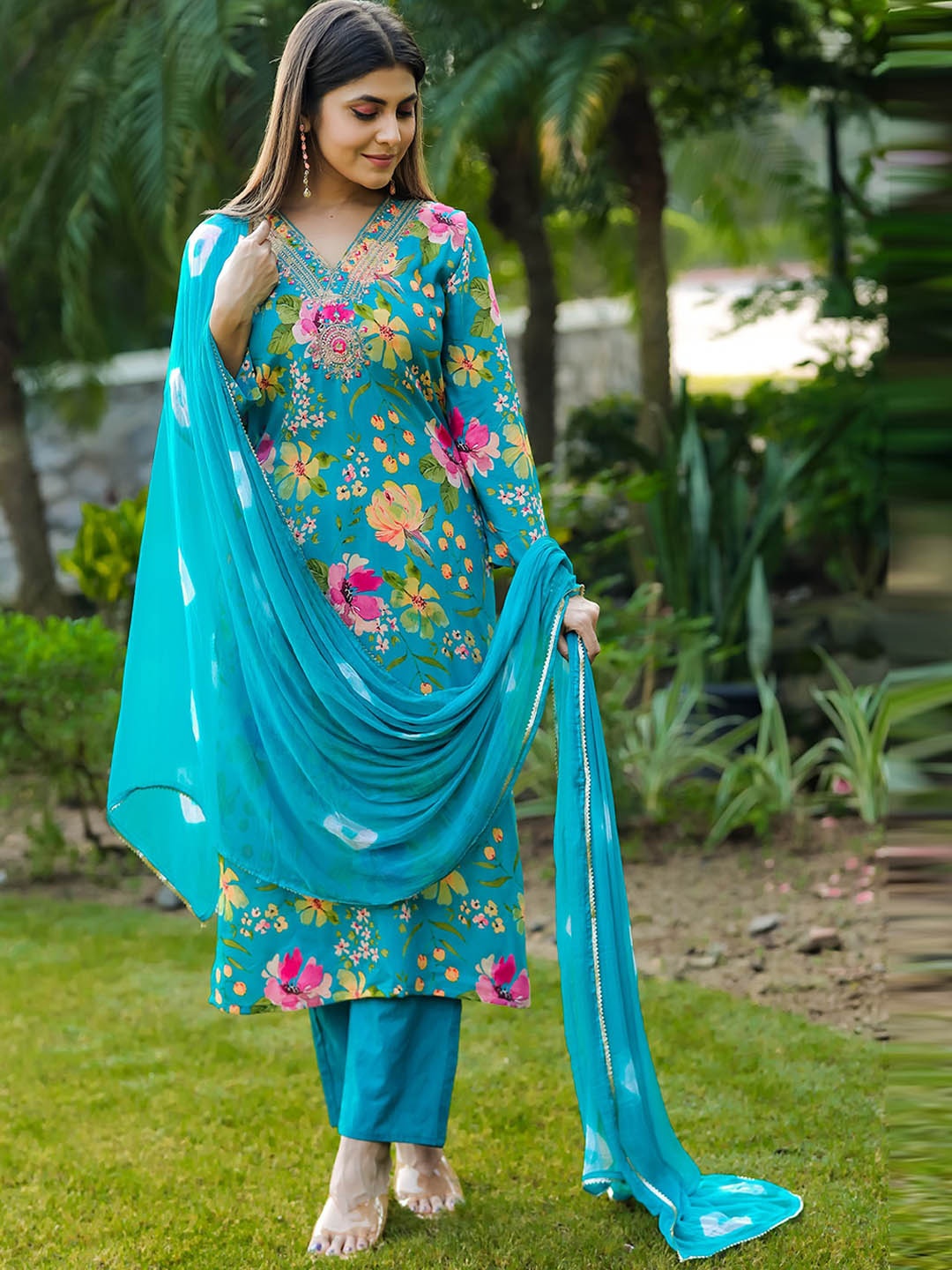 

Kiana Floral Printed Thread Work Kurta & Trousers With Dupatta, Blue