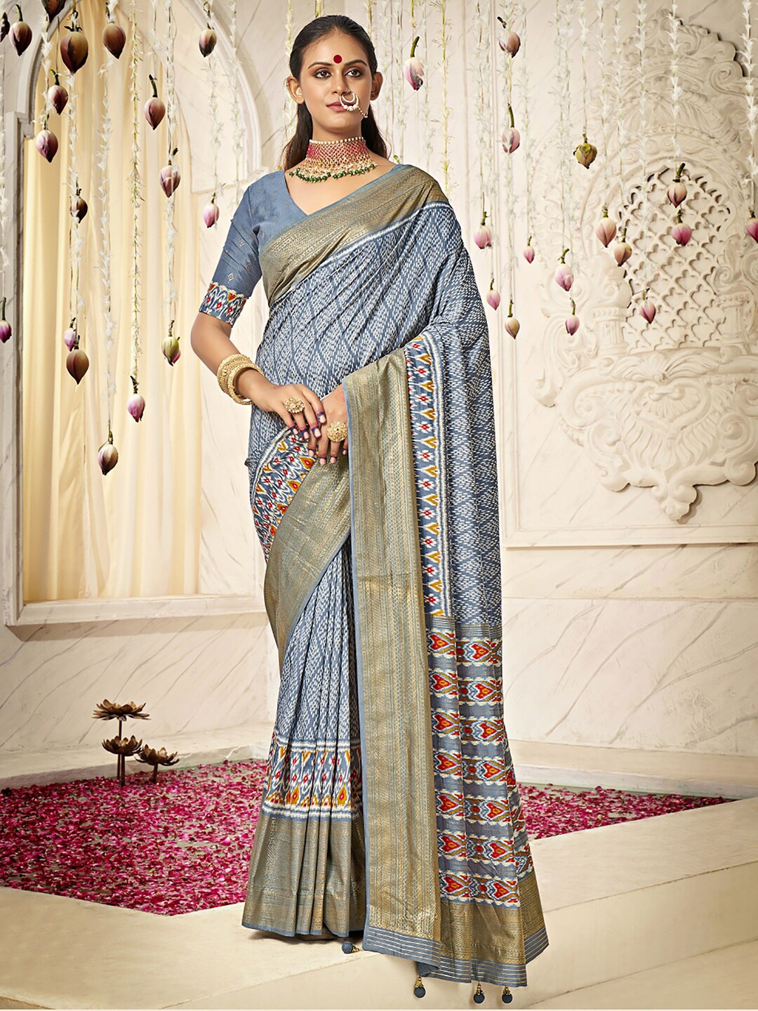 

Saree mall Grey & White Geometric Printed Zari Ikat Sarees