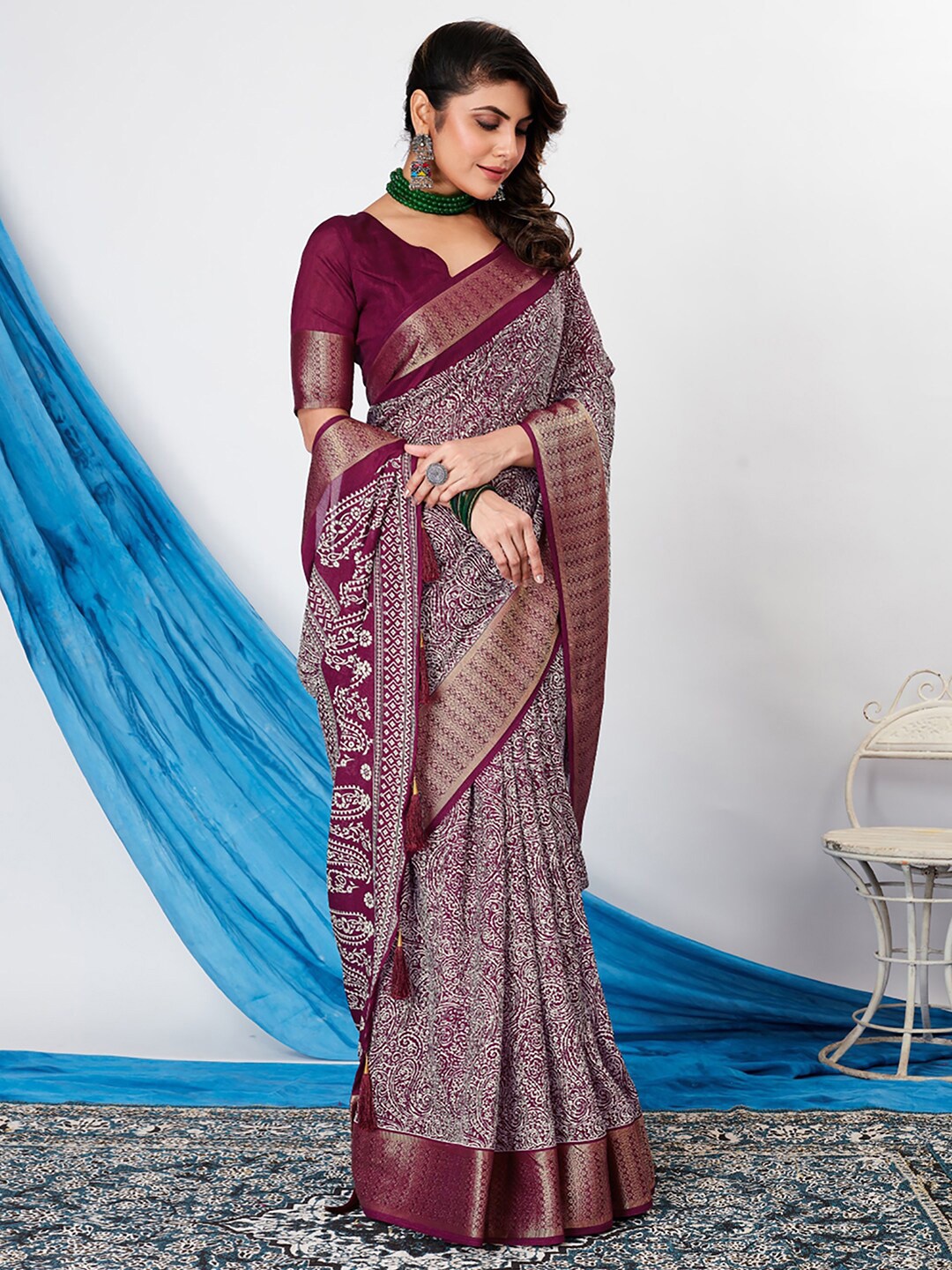 

Saree mall Purple & White Ethnic Motifs Printed Zari Silk Blend Sungudi Sarees