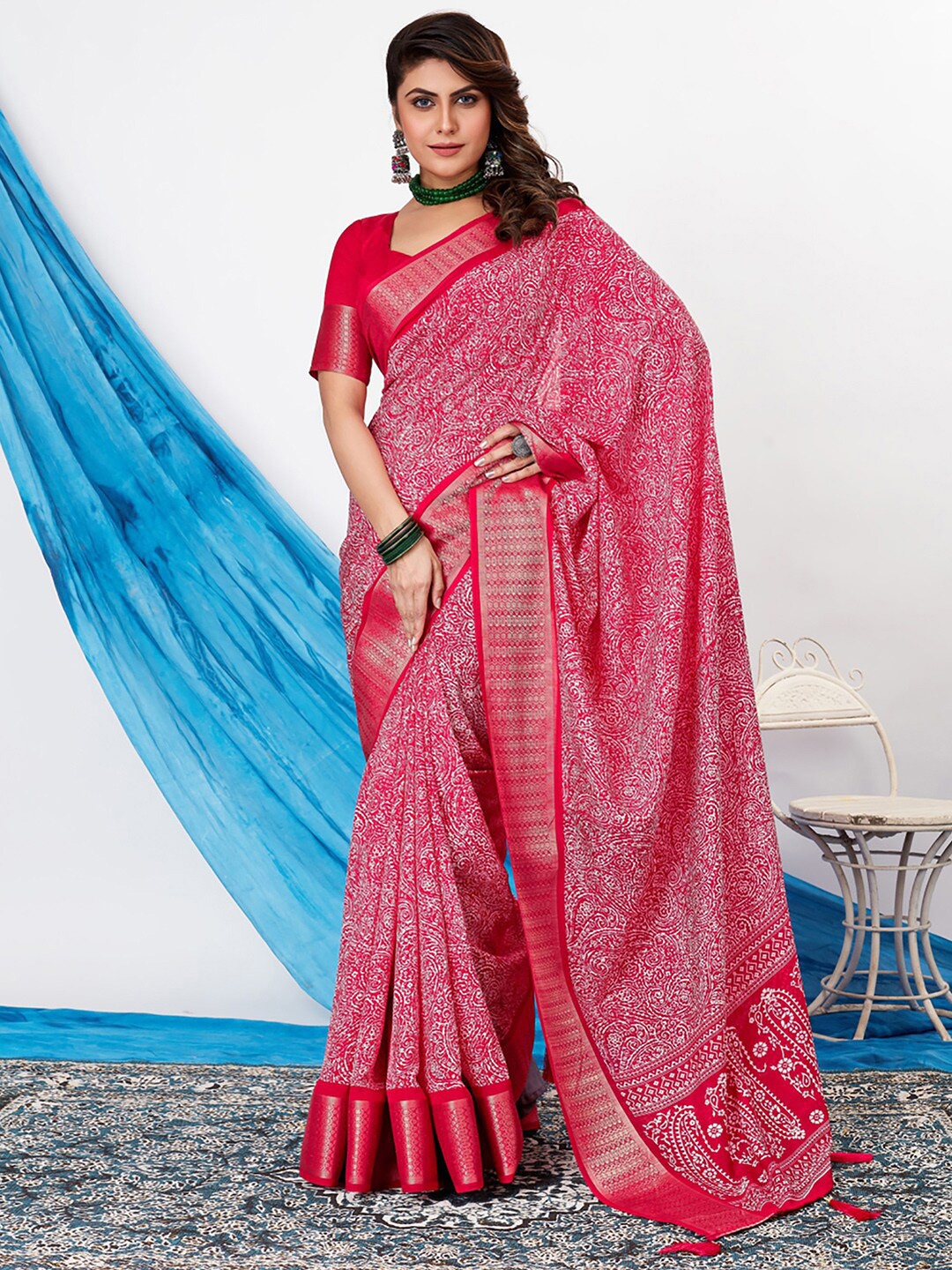 

Saree mall Pink & White Ethnic Motifs Printed Zari Sungudi Sarees