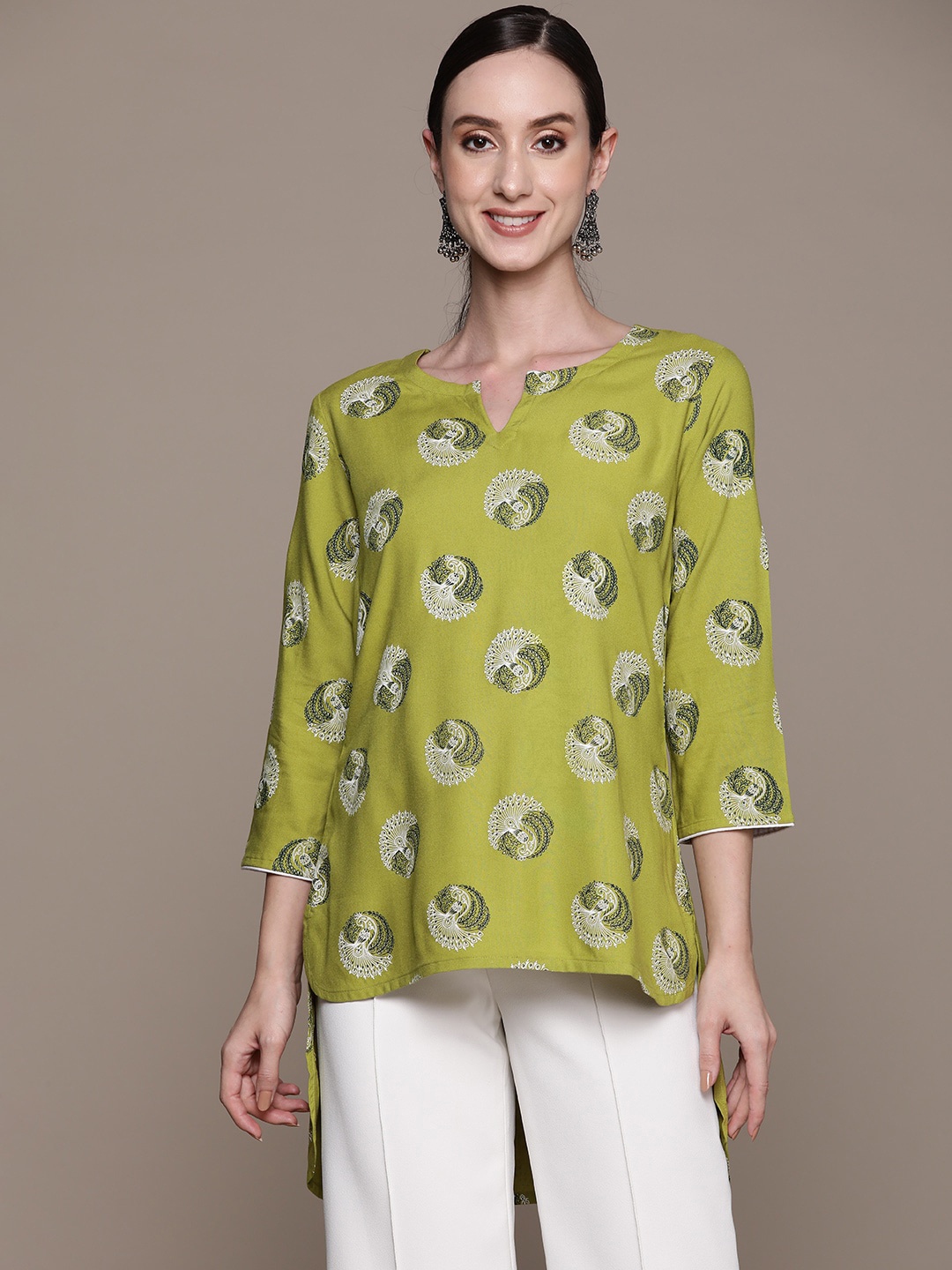 

Sangria Ethnic Motifs Printed Straight Tunic, Green