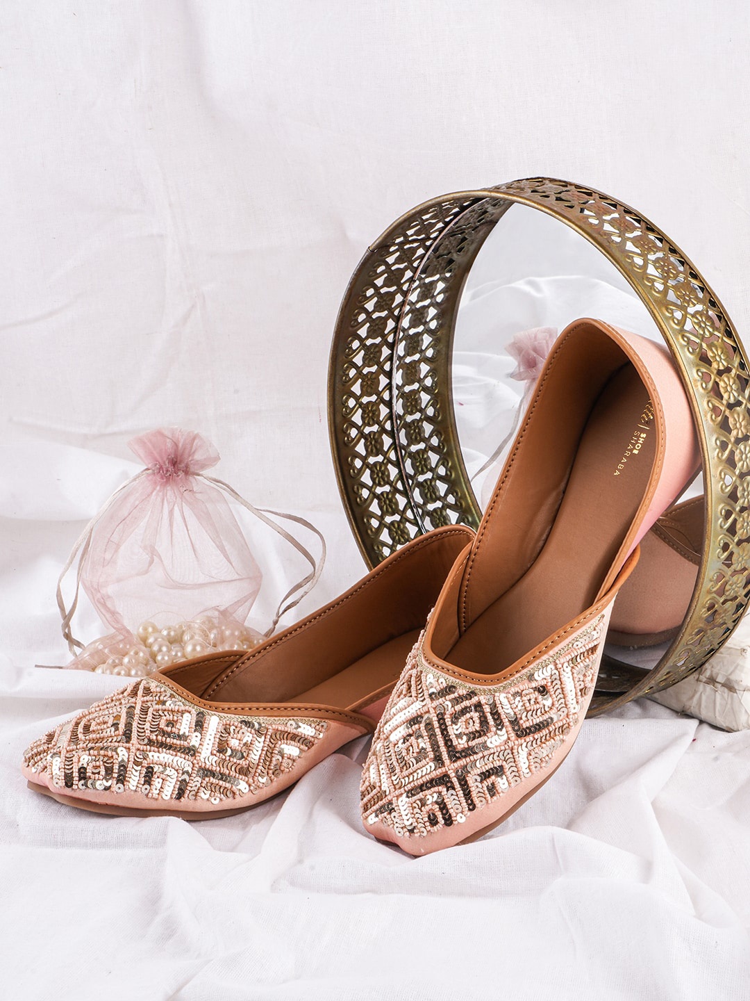 

THE WHITE POLE Ethnic Embellished Square Toe Mojaris, Peach