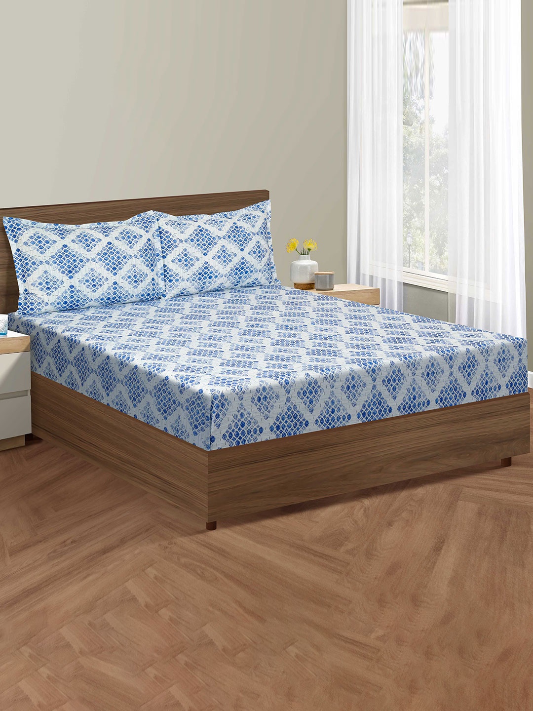 

SWAYAM Veda Blue & White Geometric Cotton 160 TC Fitted King Bedsheet with 2 Pillow Covers