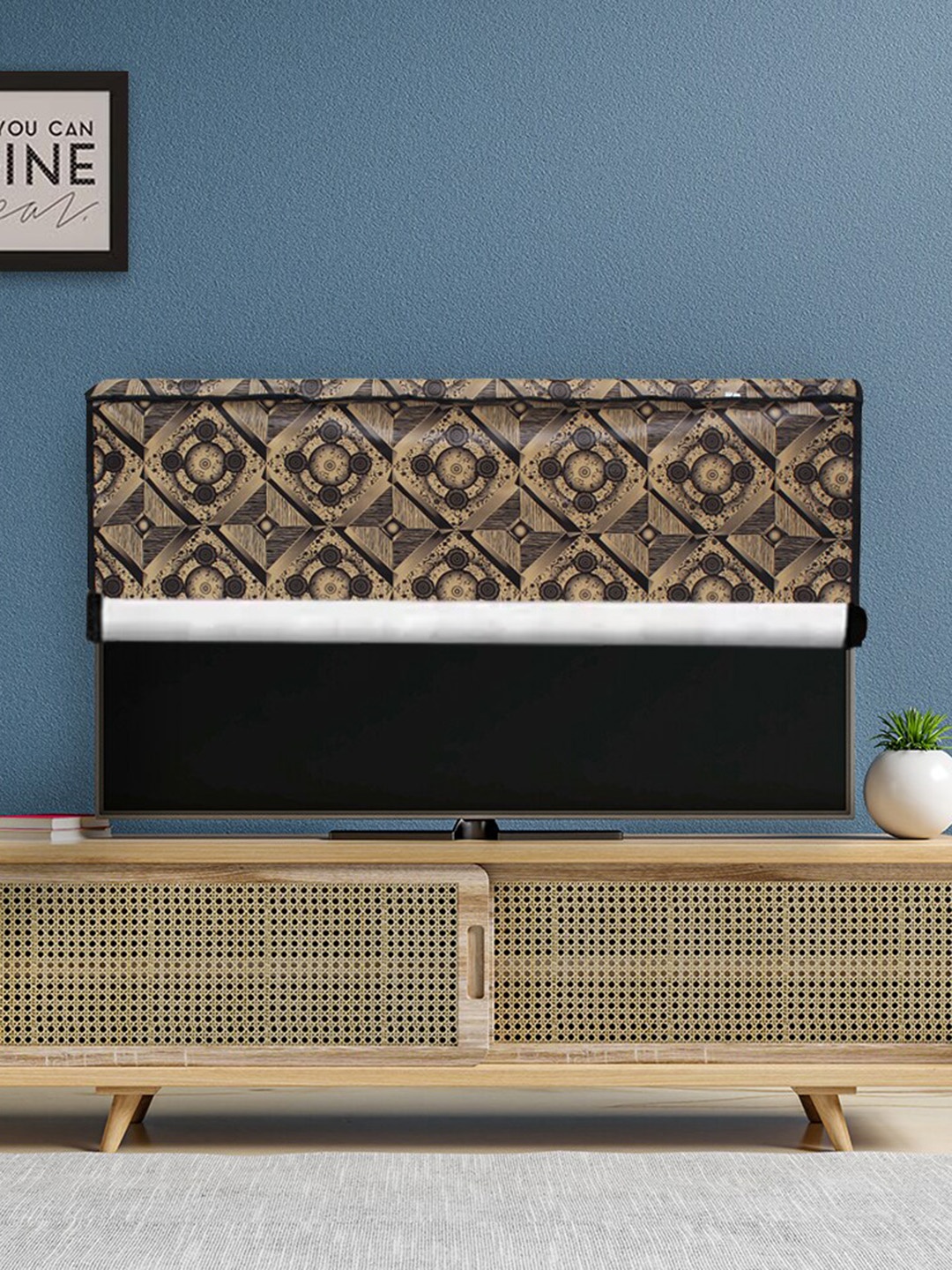 

DREAM CARE Brown & Black Transparent & Printed Waterproof LED TV Protector - 32 Inch