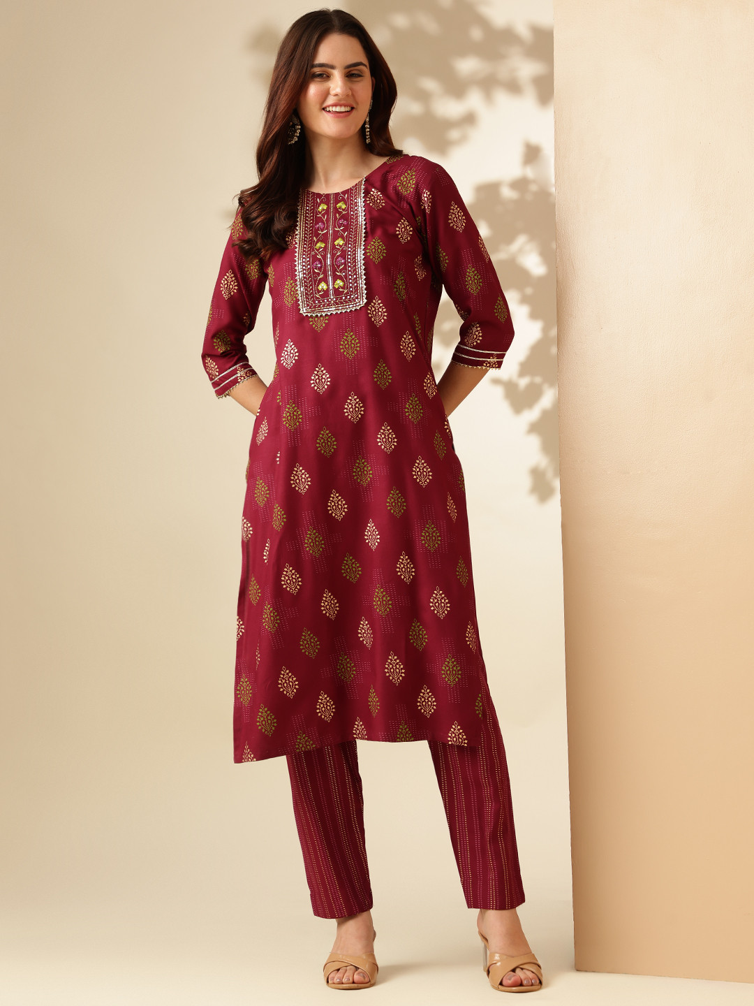 

Anouk Purple Ethnic Motifs Printed Regular Straight Kurta with Trousers