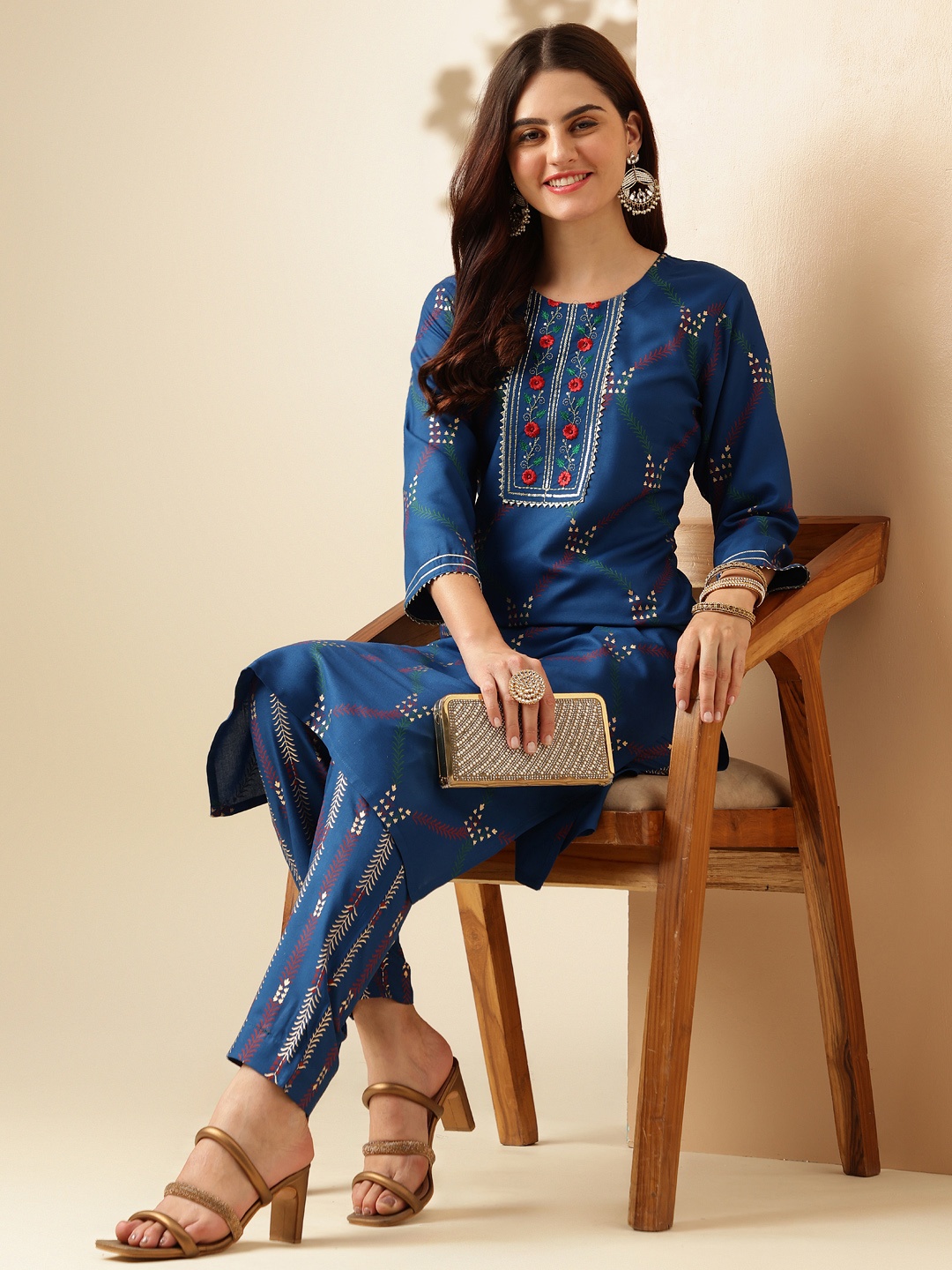 

Anouk Floral Printed Regular Thread Work Kurta With Trousers, Navy blue