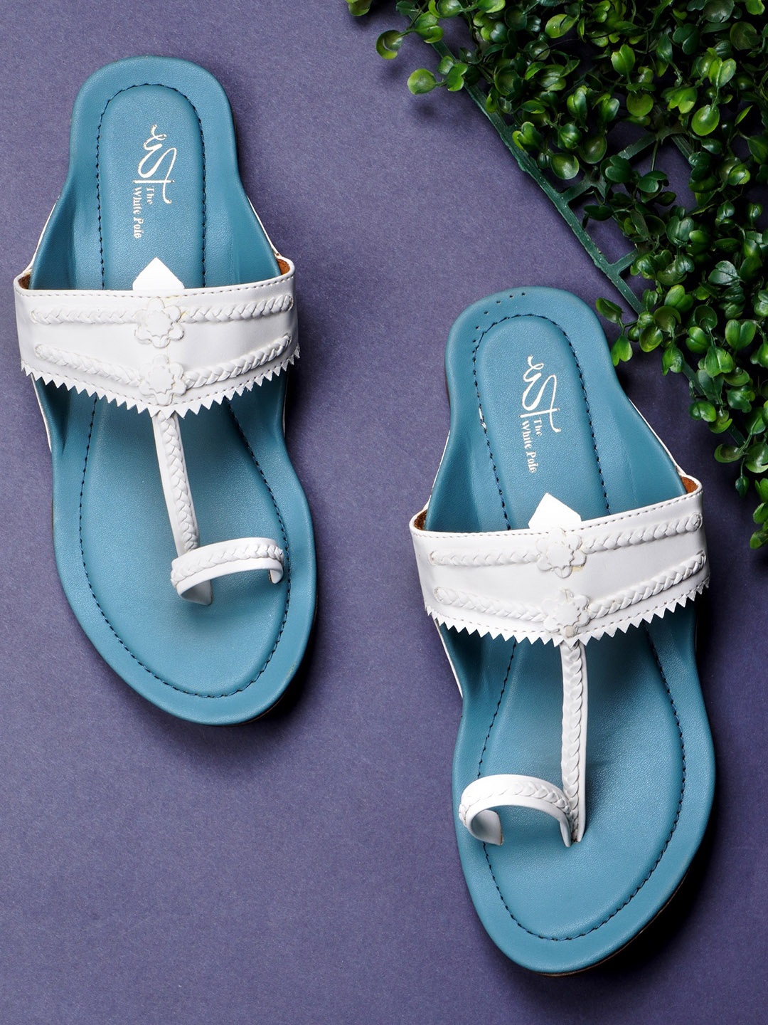

THE WHITE POLE Textured Ethnic One Toe Flats, Blue