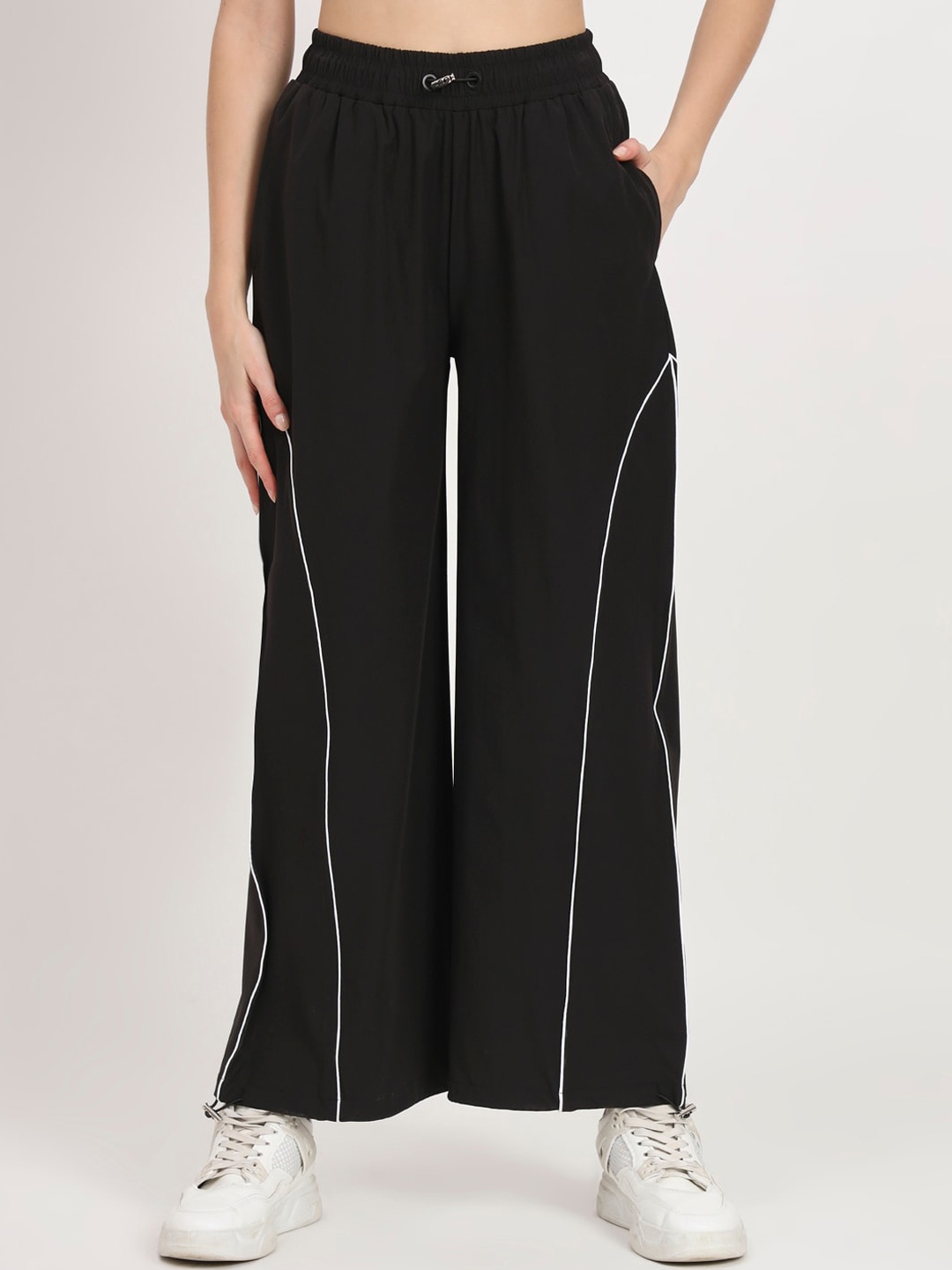 

VividArtsy Parachute Joggers, Black