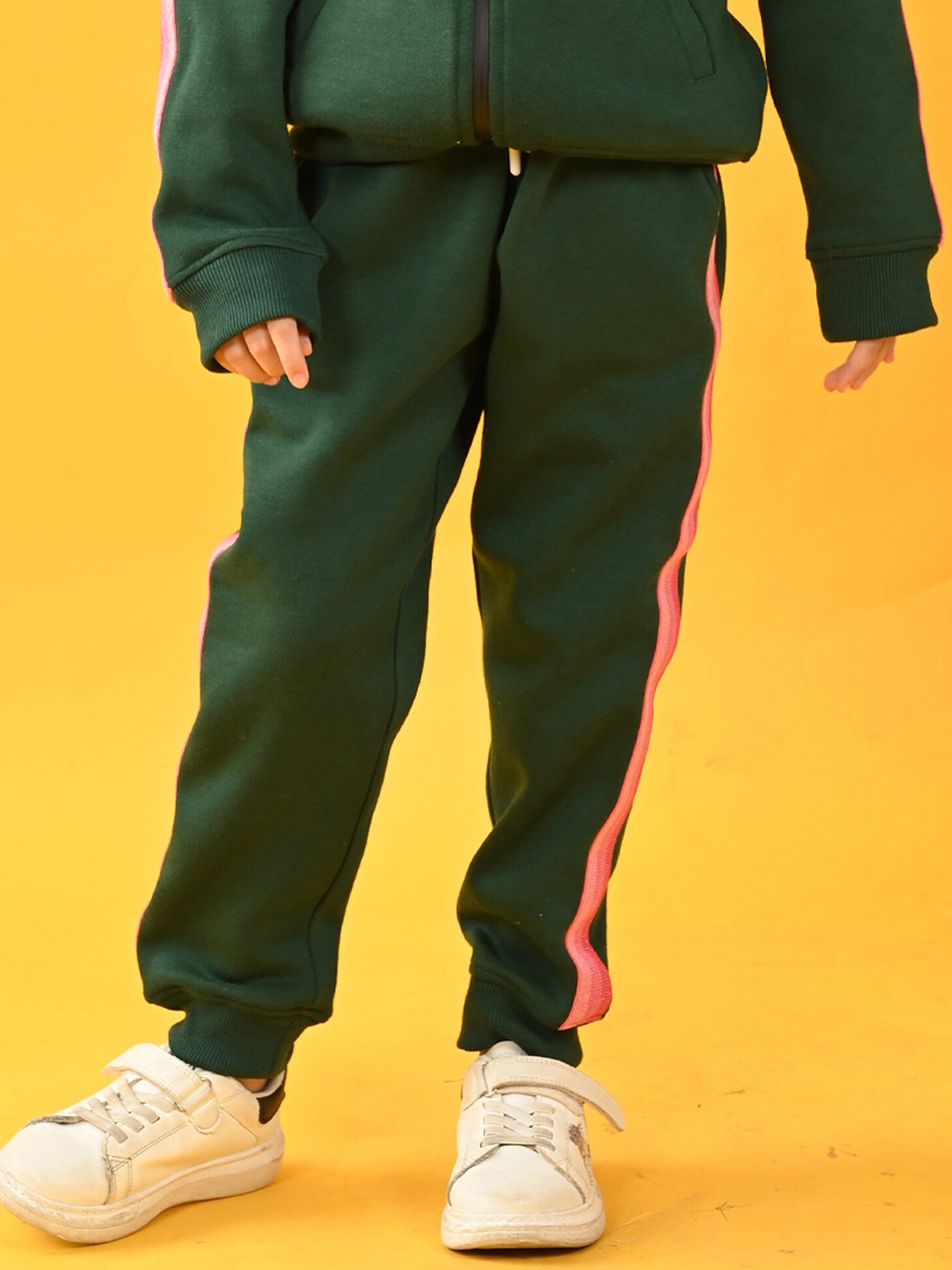 

Anthrilo Girls Mid-Rise Joggers, Green
