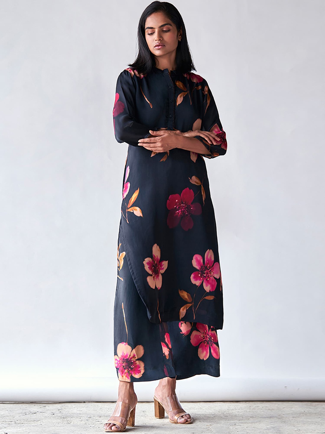 

Ganga Floral Printed Mandarin Collar Straight Kurta with Palazzos, Black