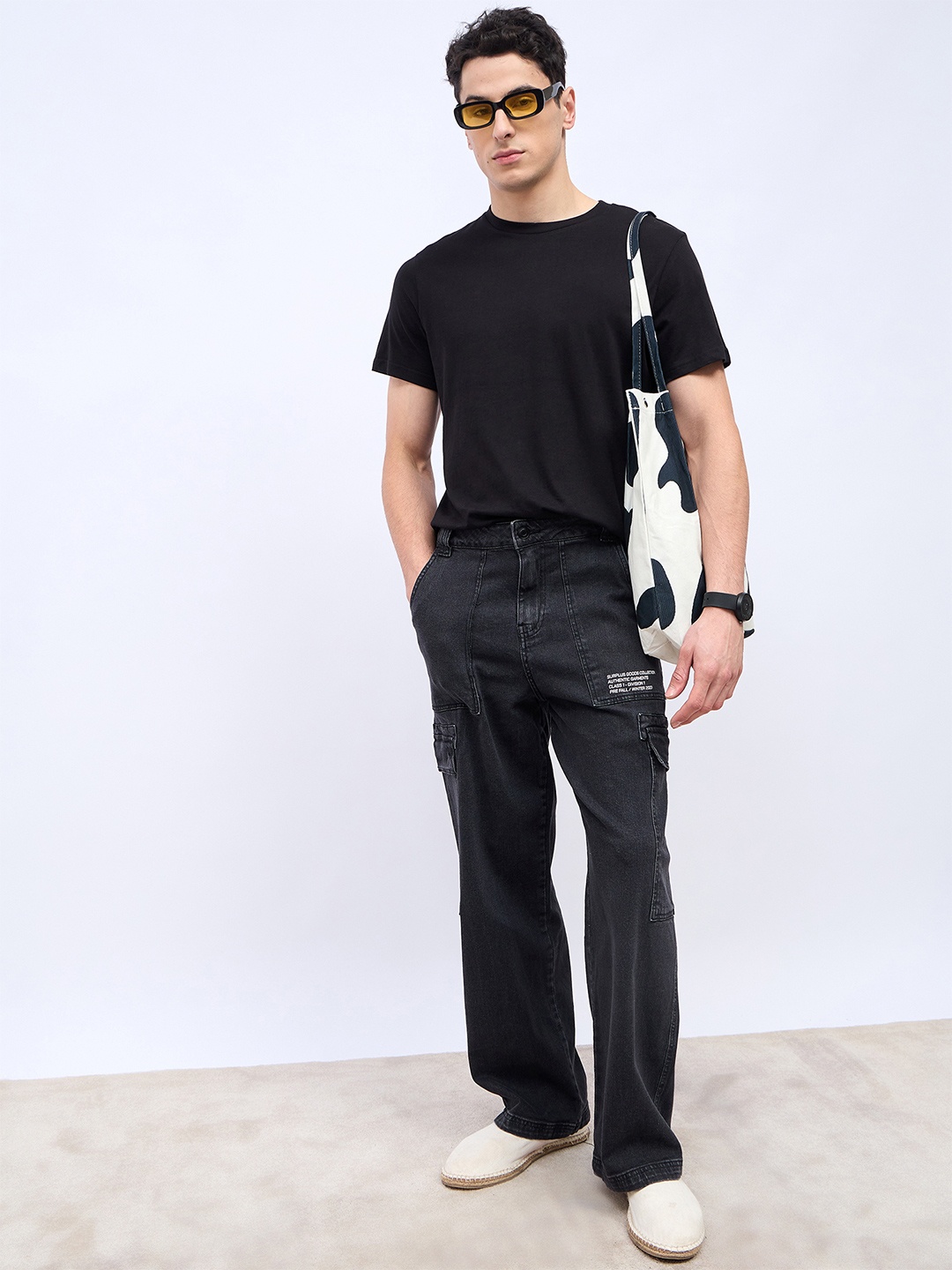 

Styli Men Wide Leg Panelled Cargo Jeans, Black