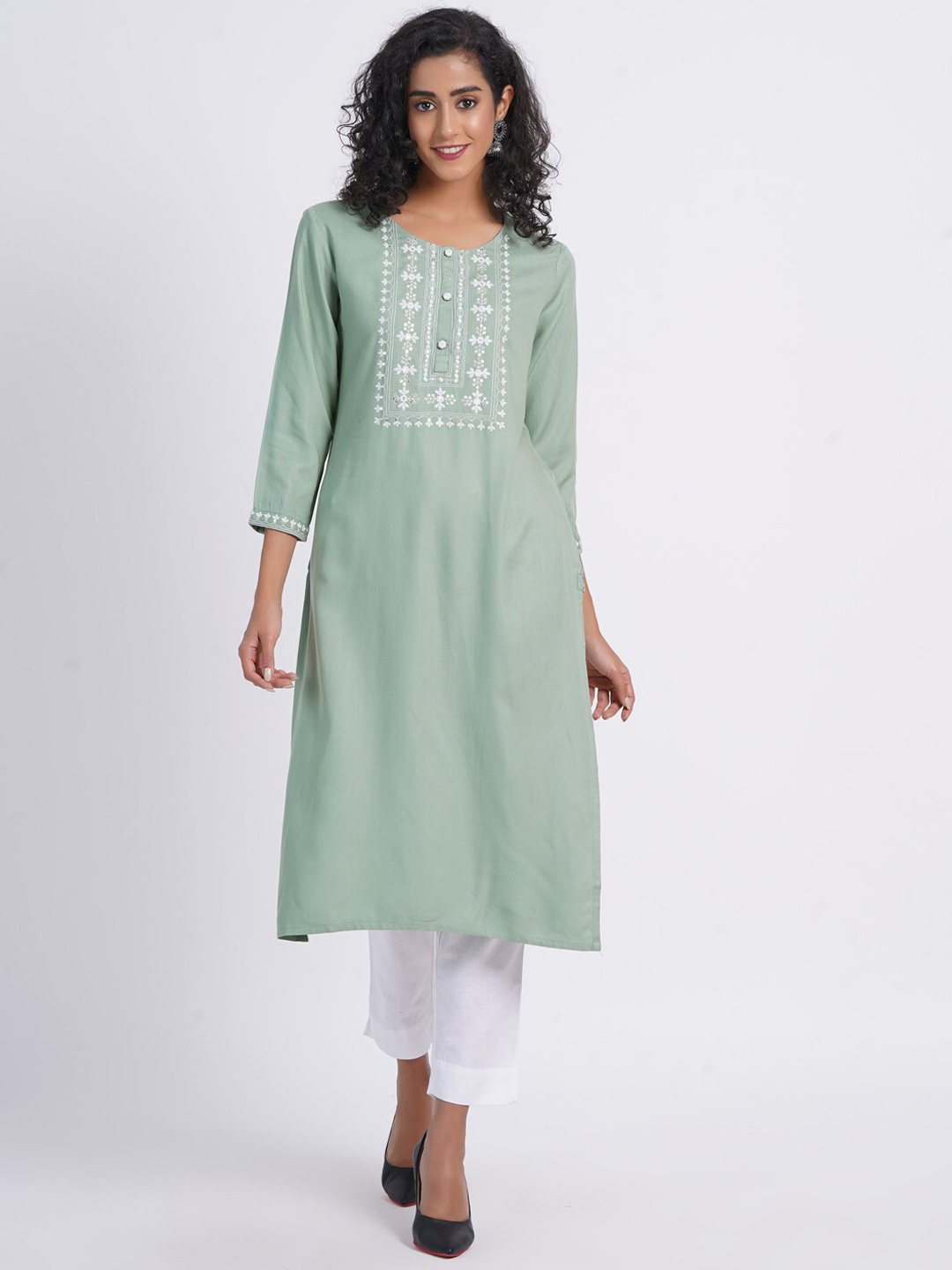 

SUTI Floral Embroidered Sequinned Straight Kurta, Sea green