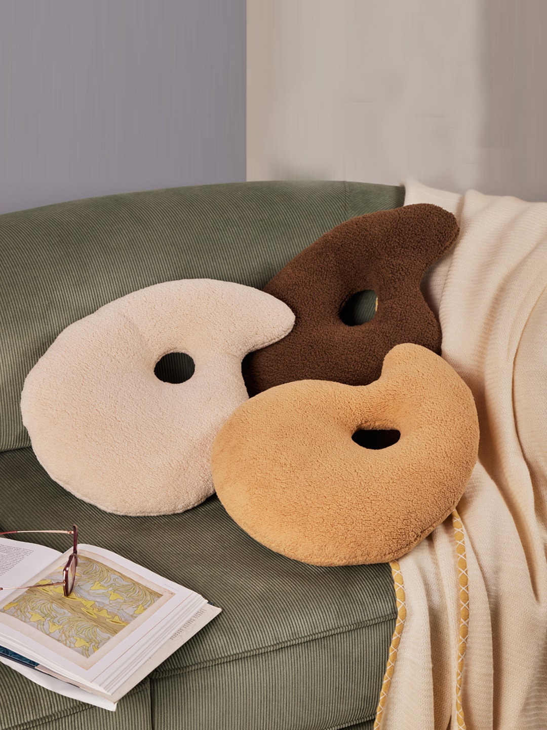 

Eris Home Brown Sherpa Pre-Filled Cushion