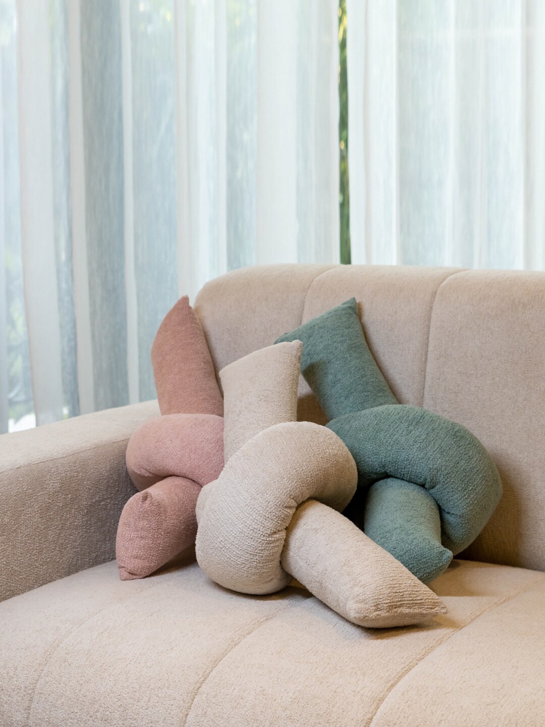 

Eris Home Cream Knot Pre-Filled Cushion