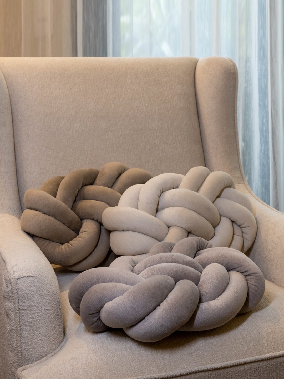 

Eris Home Champagne Knot Pre-Filled Cushion