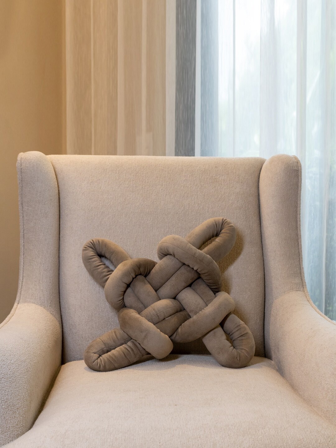 

Eris Home Champagne Loopy Knot Pre-Filled Velvet Cushions