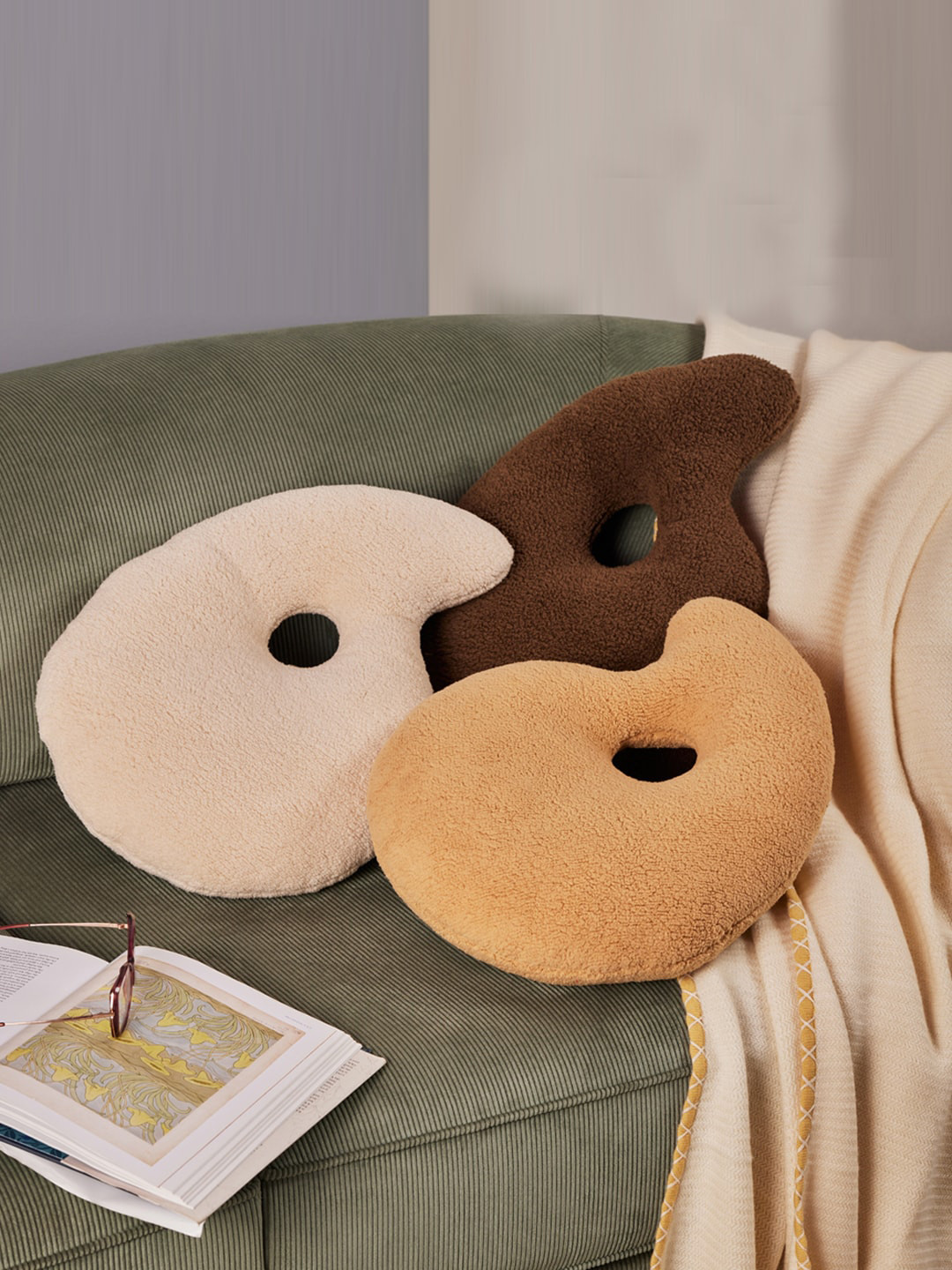 

Eris Home Beige Sherpa Pre-Filled Cushion