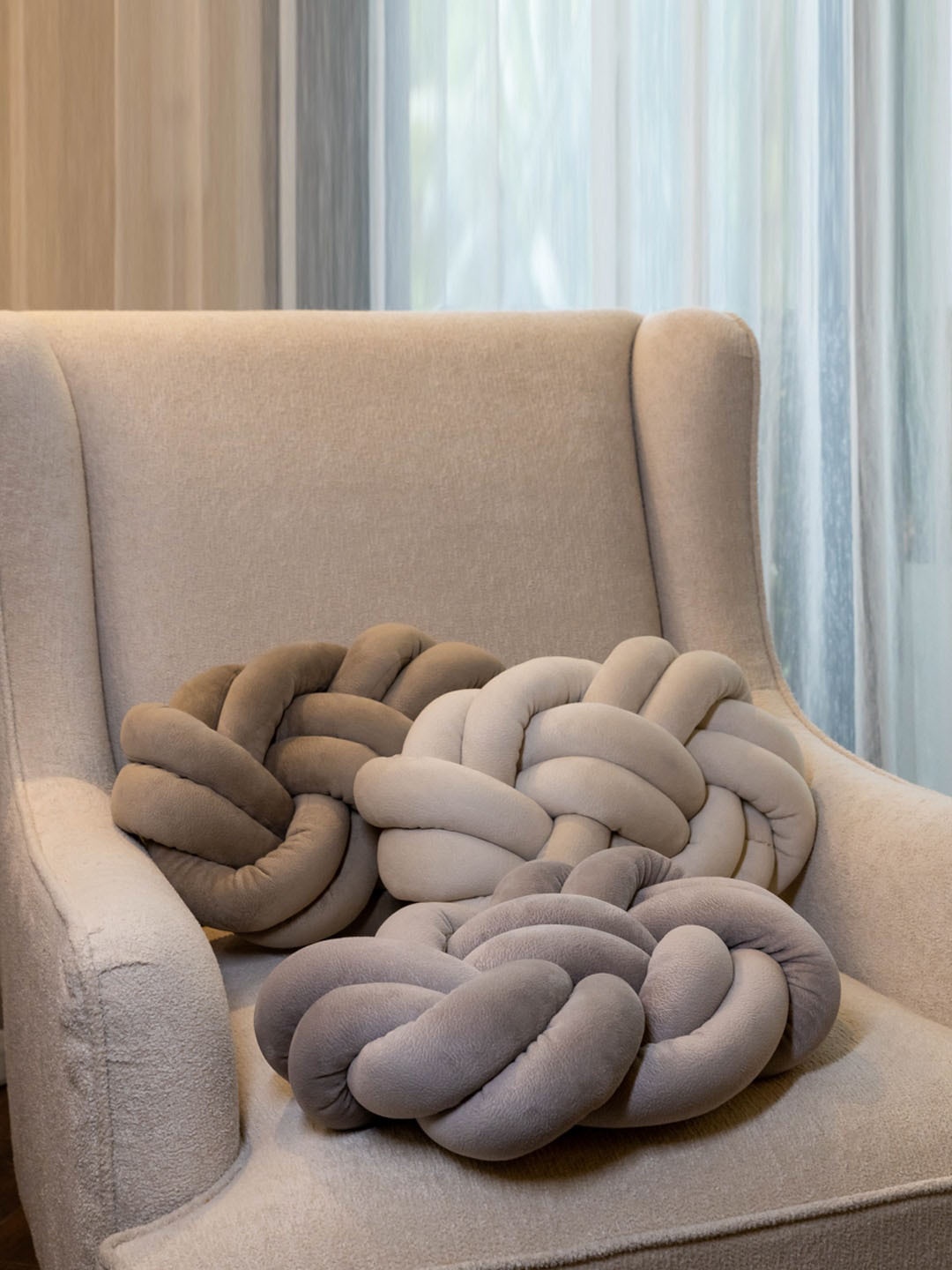 

Eris Home Off White Knot Pre-Filled Cushion