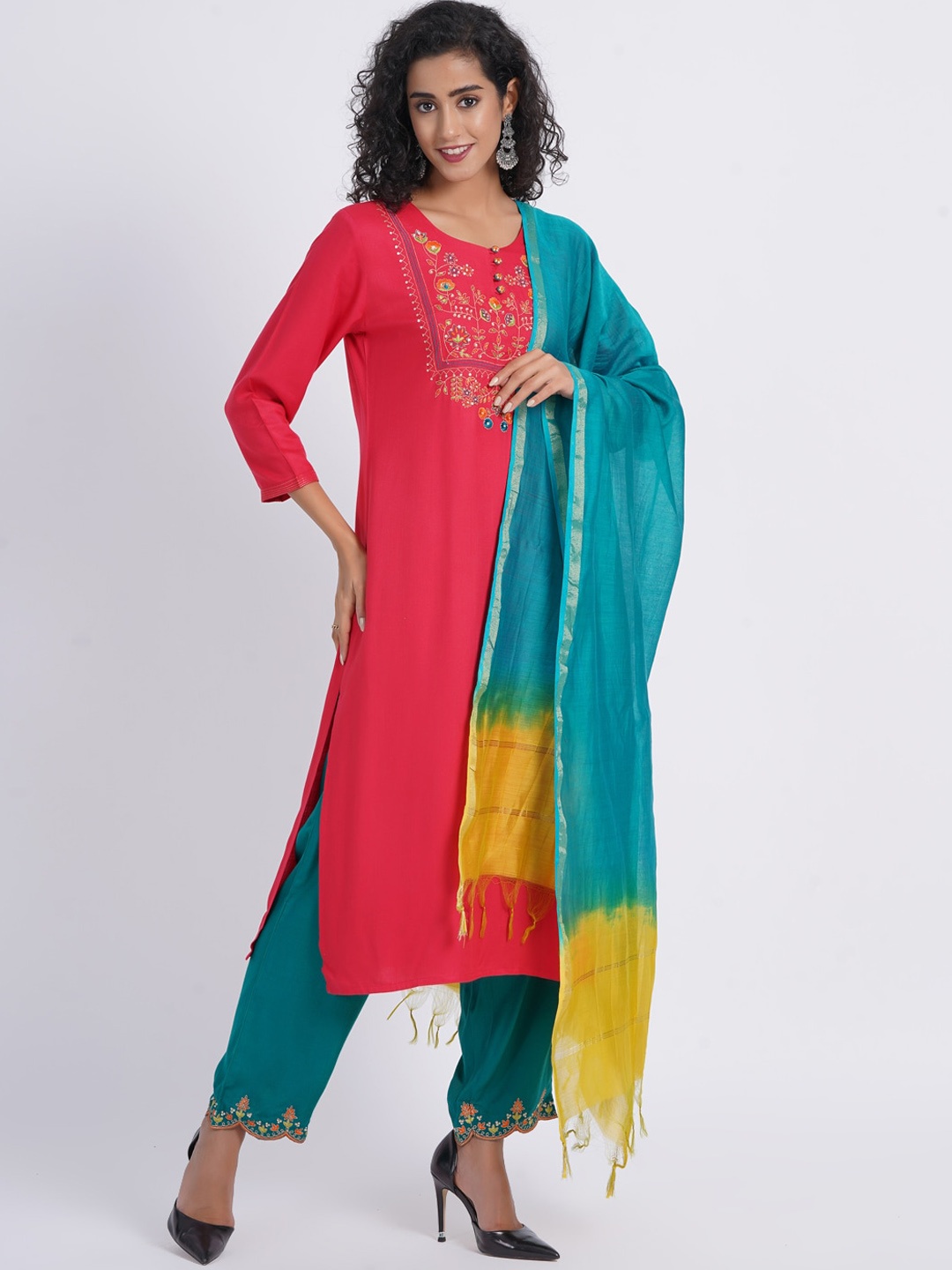 

SUTI Ethnic Motifs Yoke Design Sequinned Kurta with Trousers & With Dupatta, Red