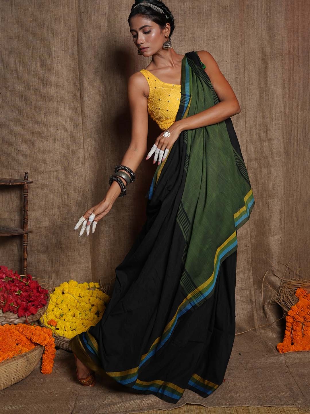 

Unnati Silks Tasseled Linen Blend Jamdani Saree, Black