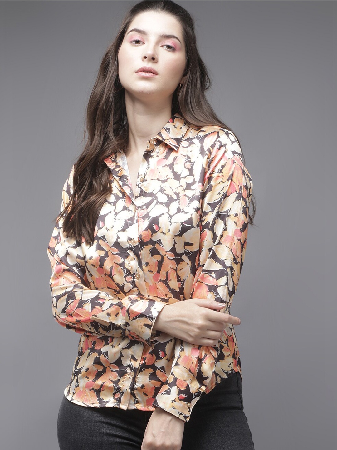 

The Roadster Lifestyle Co. Black Floral Printed Casual Shirt