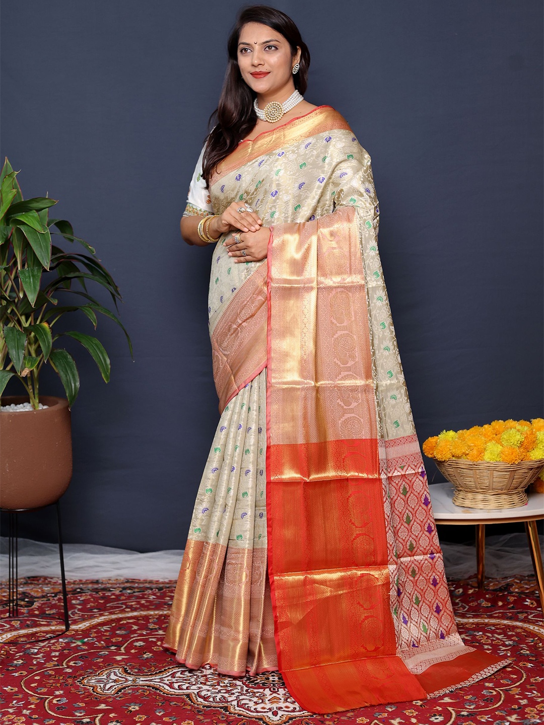 

Royal Rajgharana Saree Ethnic Motif Woven Design Zari Banarasi Sarees, Cream