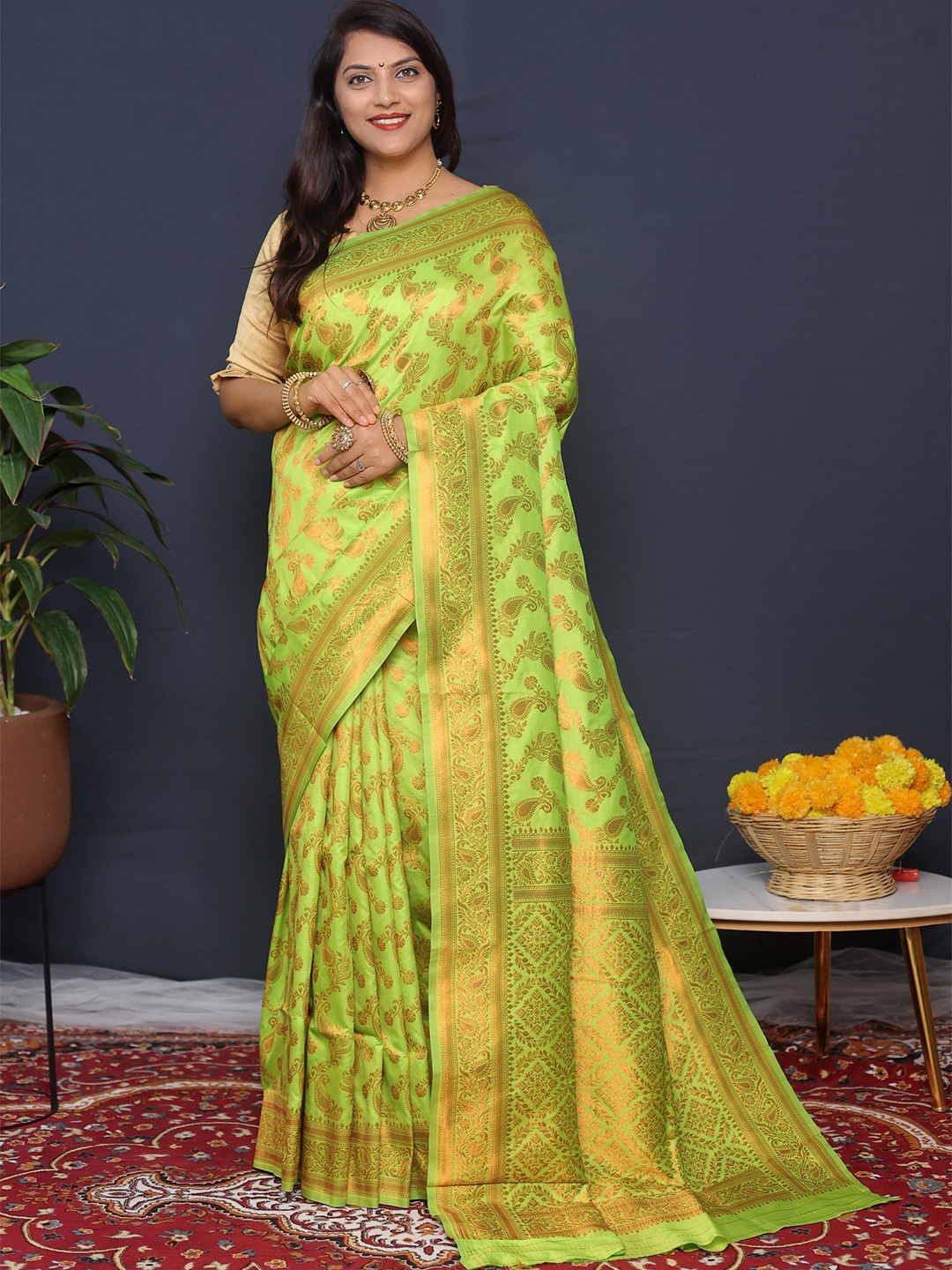 

Royal Rajgharana Saree Ethnic Motif Woven Design Zari Banarasi Sarees, Green