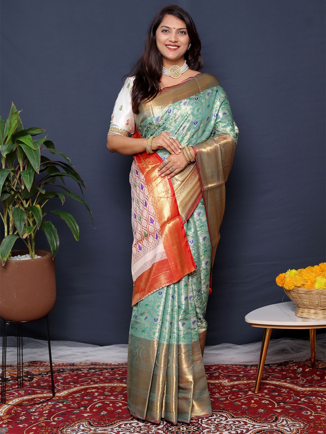 

Royal Rajgharana Saree Floral Woven Design Zari Banarasi Sarees, Sea green