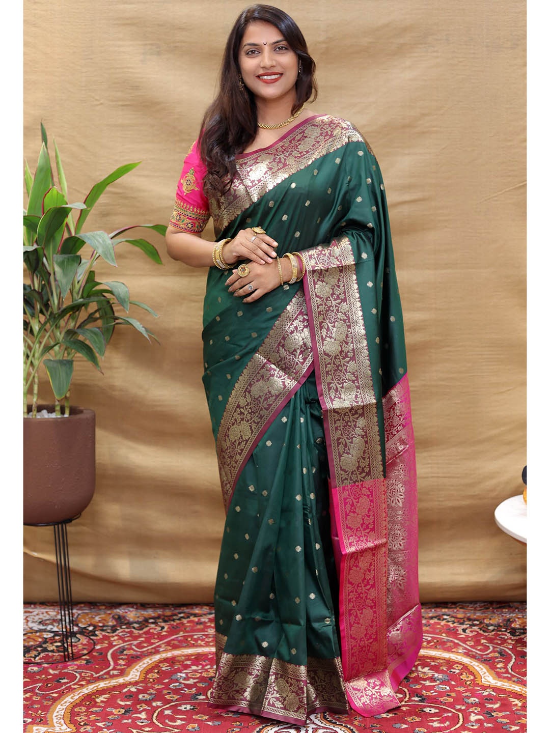 

Royal Rajgharana Saree Floral Woven Design Zari Banarasi Sarees, Green