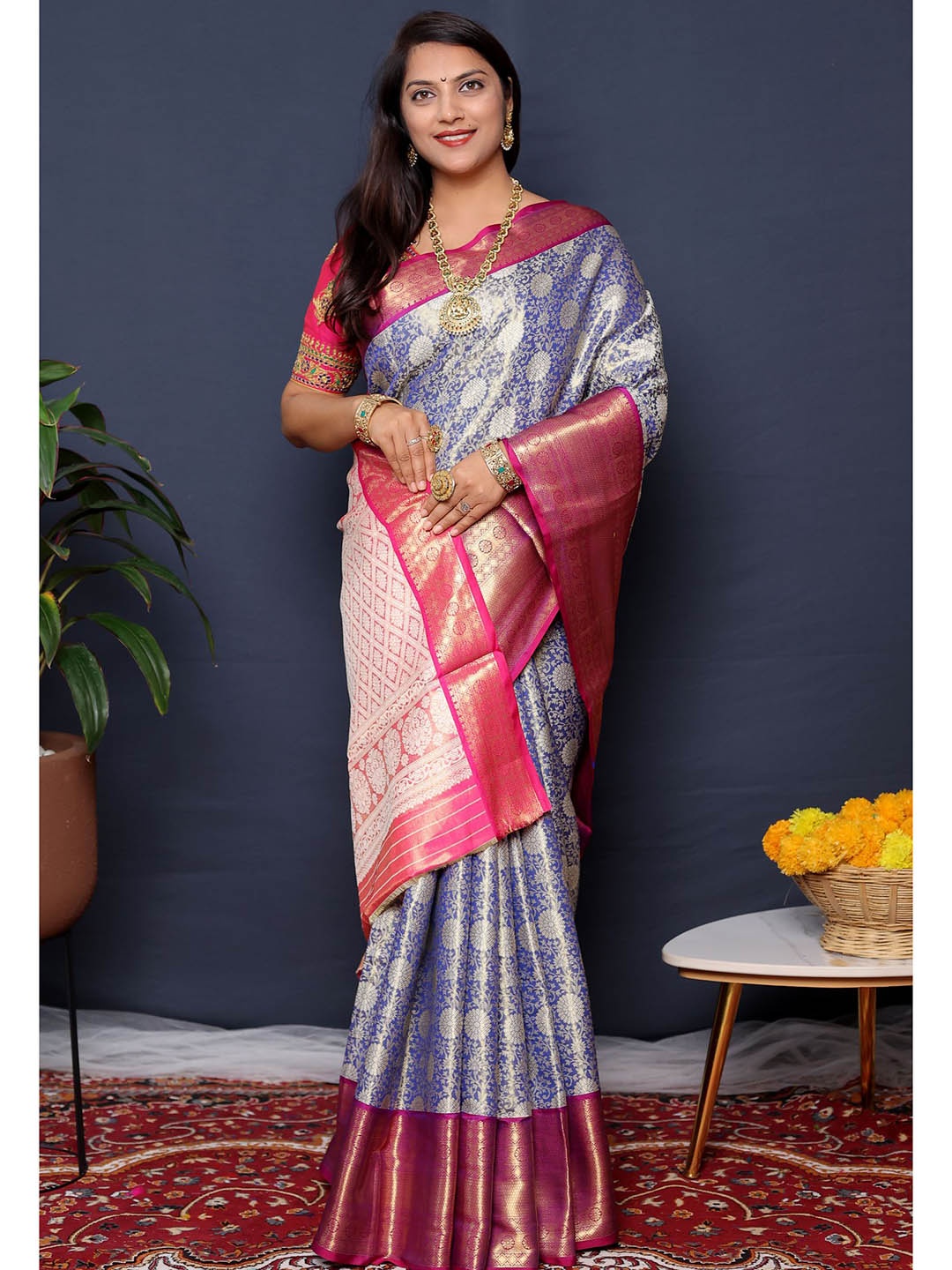 

Royal Rajgharana Saree Floral Woven Design Zari Banarasi Sarees, Blue