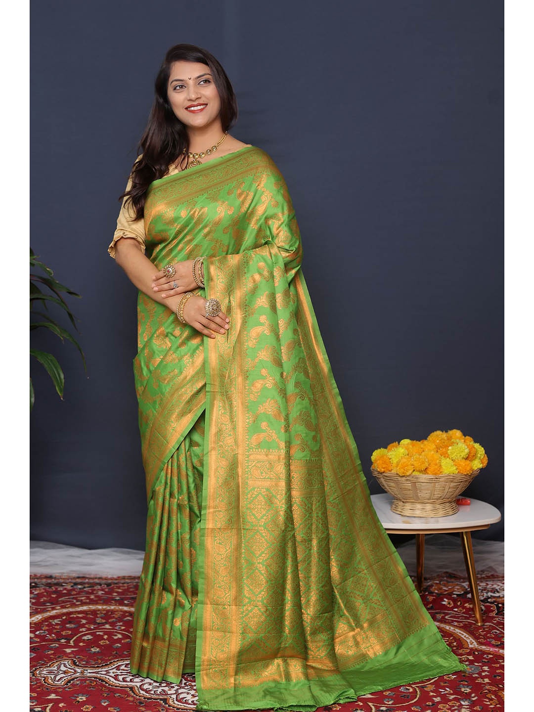 

Royal Rajgharana Saree Floral Woven Design Zari Banarasi Sarees, Lime green