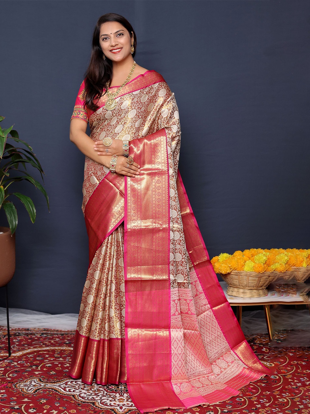 

Royal Rajgharana Saree Floral Woven Design Zari Art Silk Banarasi Sarees, Maroon