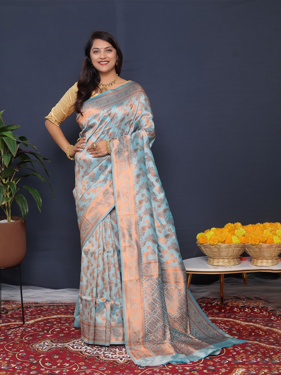 

Royal Rajgharana Saree Ethnic Motifs Woven Design Zari Art Silk Banarasi Sarees, Grey