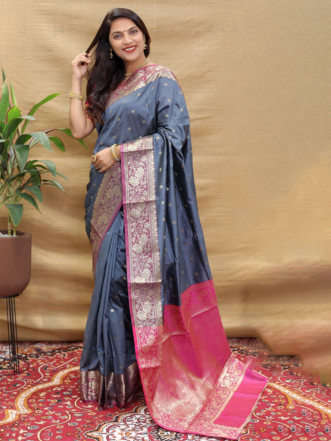 

Royal Rajgharana Saree Floral Woven Design Zari Banarasi Sarees, Grey