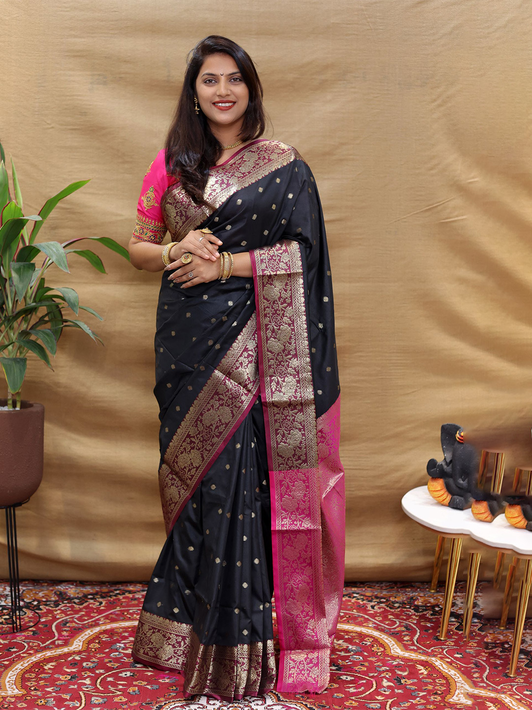 

Royal Rajgharana Saree Floral Woven Design Zari Banarasi Sarees, Black