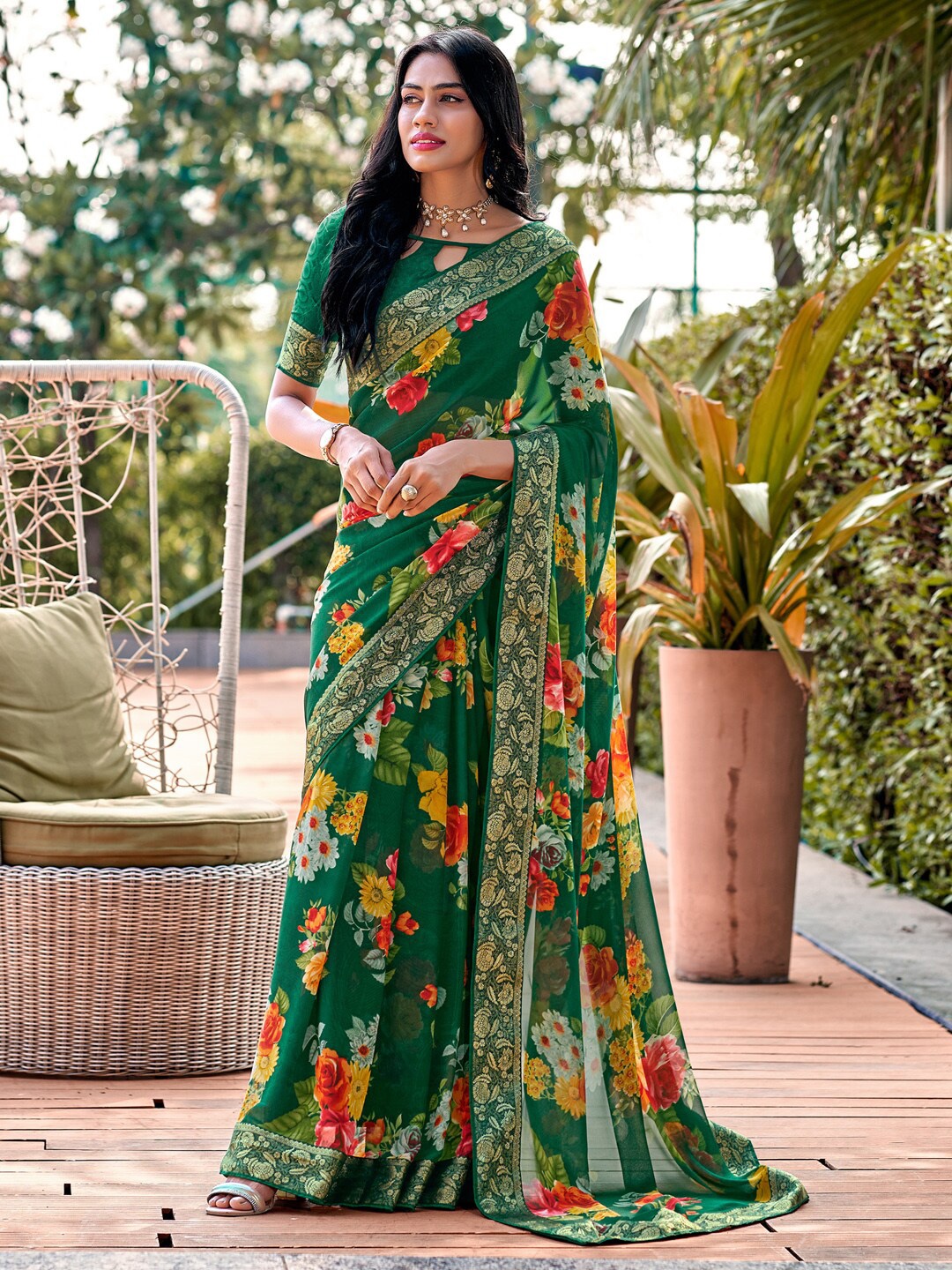 

Saree mall Floral Printed Zari Saree, Green