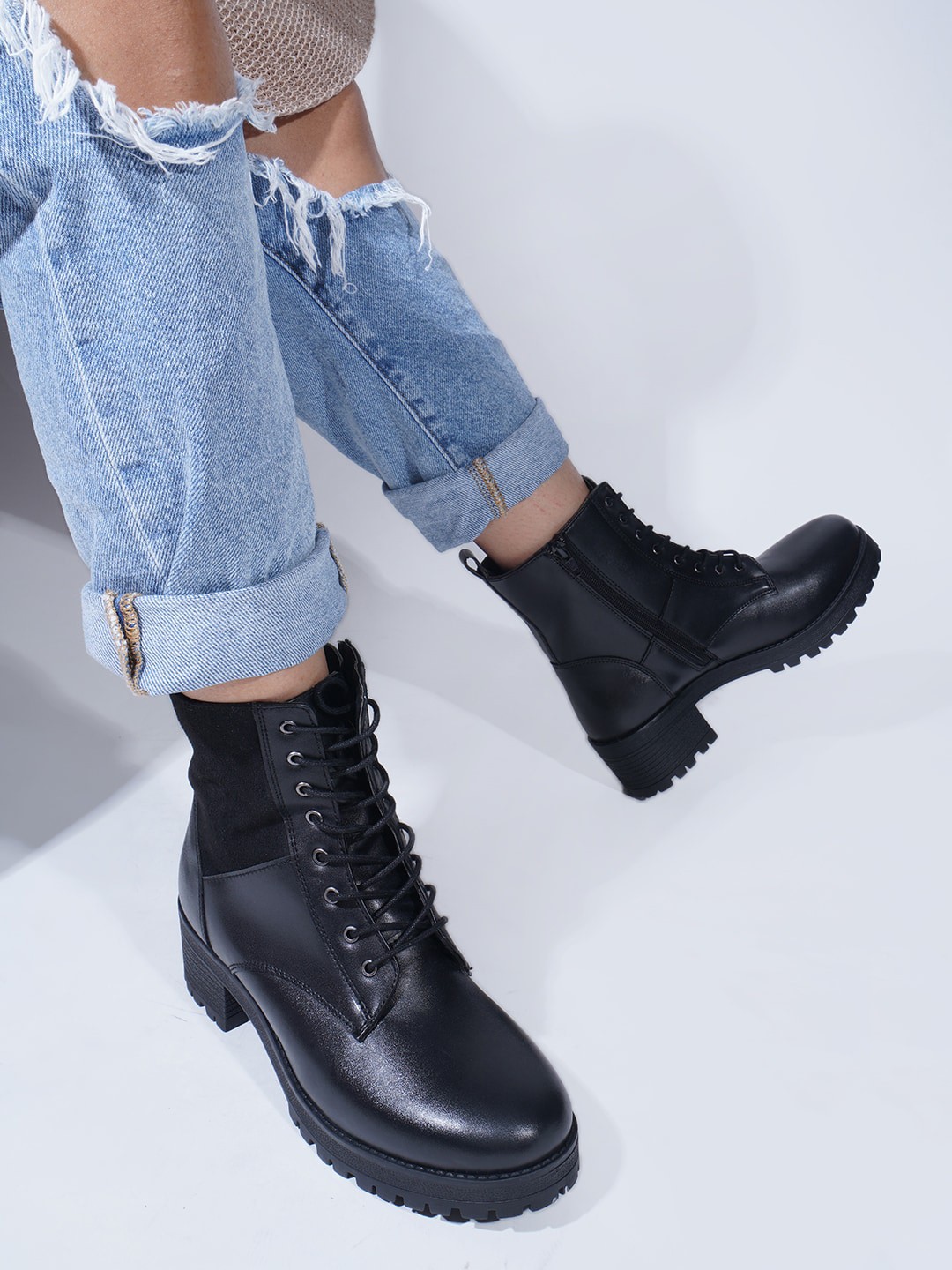 

SHUZ TOUCH Women Heeled Mid-Top Chunky Boots, Black