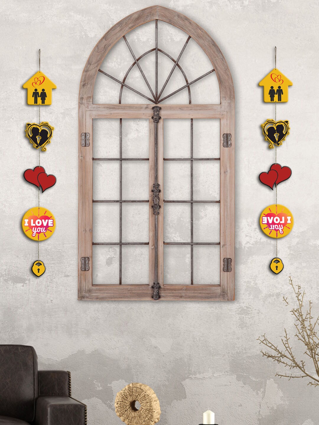 

ArtVibes Yellow & Red 2 Pieces Romantic Couple Wooden Wall & Door Decors