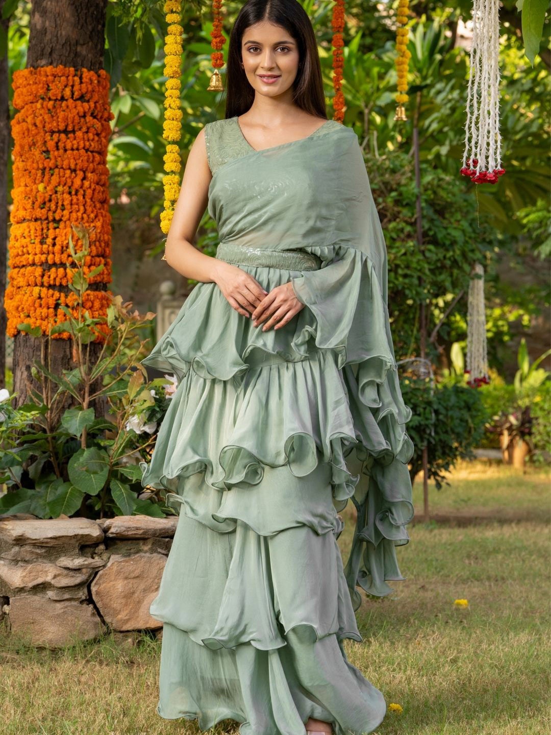 

HOUSE OF JAMOTI Sequinned Pure Georgette Ruffled Saree, Green