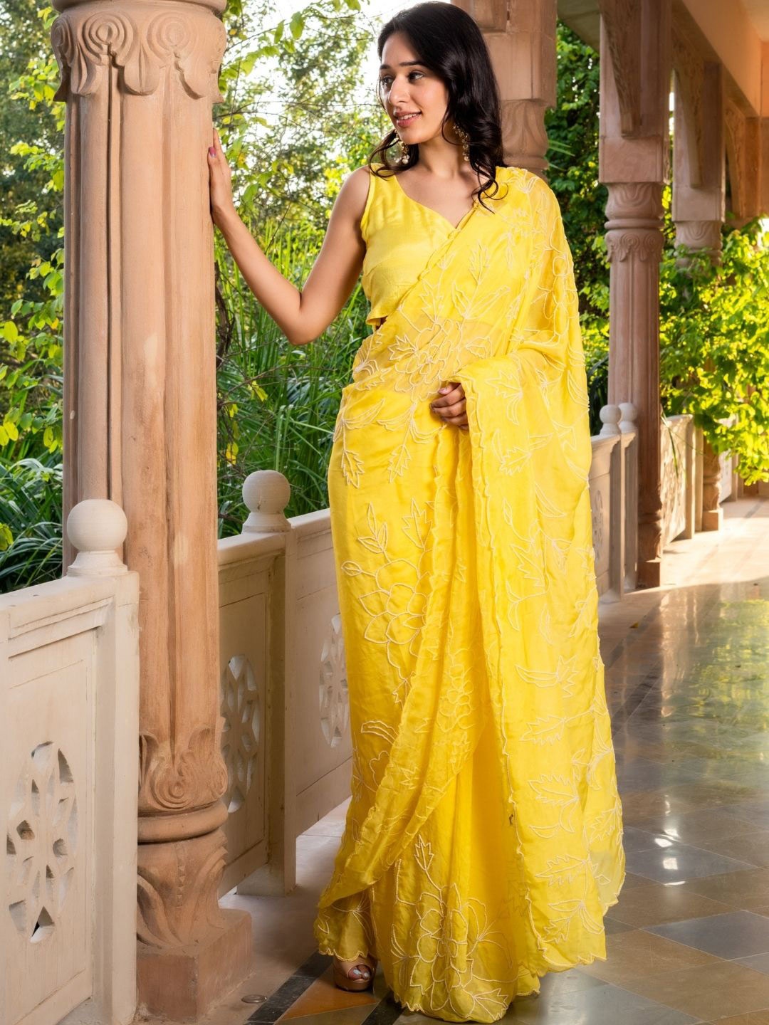 

HOUSE OF JAMOTI Floral Embroidered Saree, Yellow